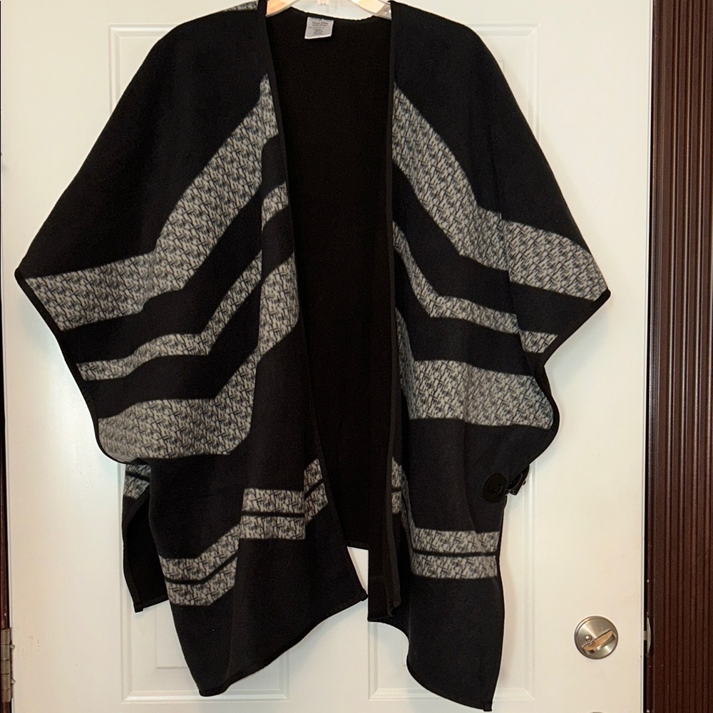 Serra Wrap Fleece Blanket Sweater OS Black Gray Coat Sophisticated Striped